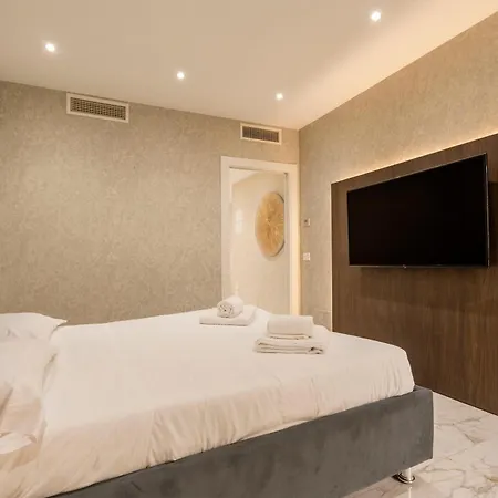 Lux 10 - Stazione & Universita *