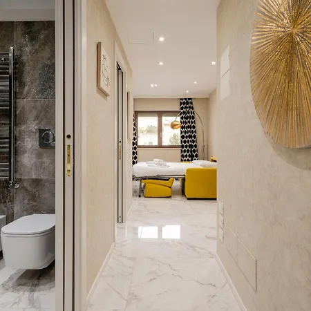 Lux 10 - Stazione & Universita Apartment *