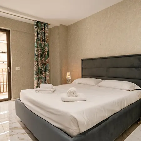 Apartment Lux 10 - Stazione & Universita