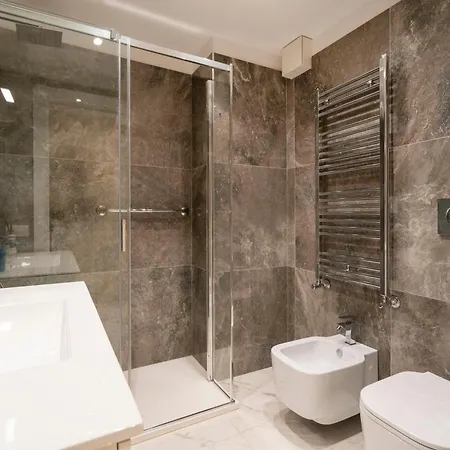 Apartment Lux 10 - Stazione & Universita