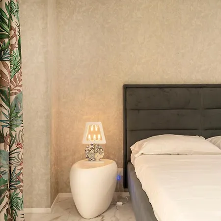 Lux 10 - Stazione & Universita *