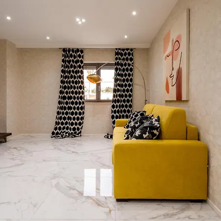 Lux 10 - Stazione & Universita *